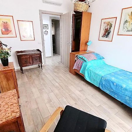 Relax Zambrini Apartment ลิโด ดิ ออสเตีย ภายนอก รูปภาพ