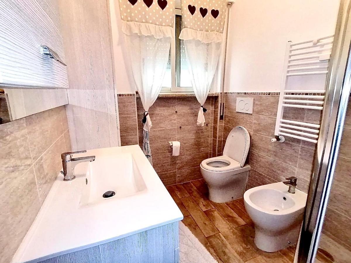 Relax Zambrini Apartment ลิโด ดิ ออสเตีย ภายนอก รูปภาพ