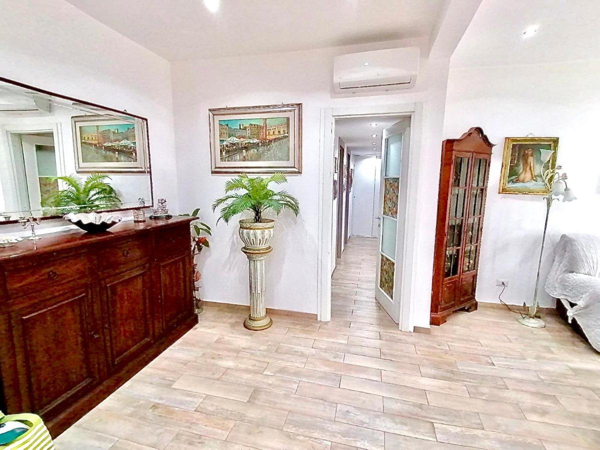Relax Zambrini Apartment ลิโด ดิ ออสเตีย ภายนอก รูปภาพ